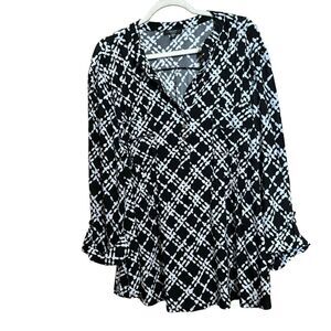 Cocomo Top Womens 3X Black White Multicolor Print Stretch Roll Tab Sleeve Blouse